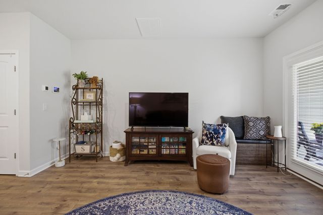 806 Dallas Dr, Columbia, TN 38401