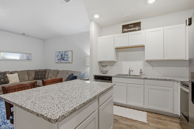 806 Dallas Dr, Columbia, TN 38401