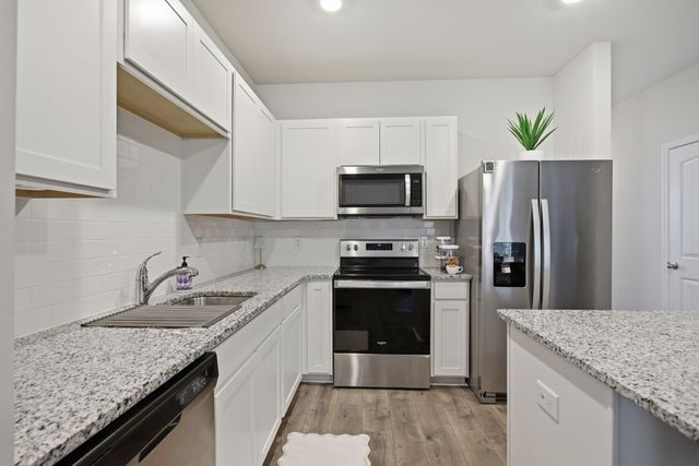 806 Dallas Dr, Columbia, TN 38401