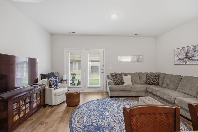 806 Dallas Dr, Columbia, TN 38401