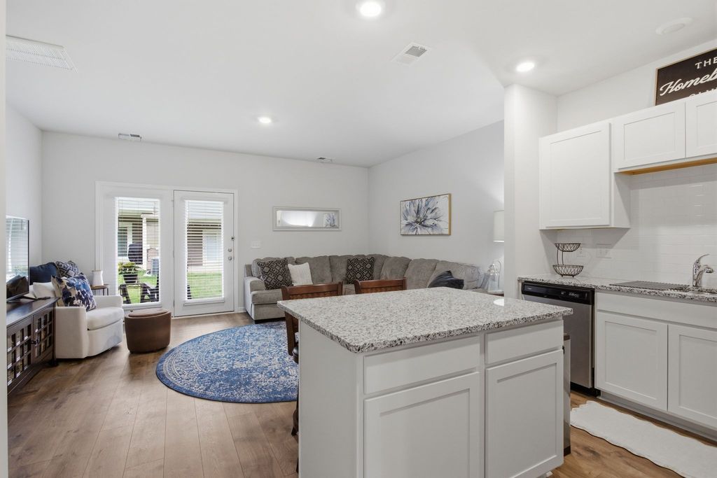 806 Dallas Dr, Columbia, TN 38401