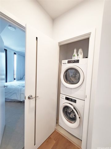 987 Queen Street 1404, Honolulu, HI 96814
