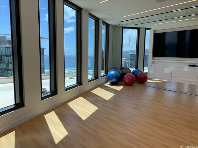 987 Queen Street 1404, Honolulu, HI 96814