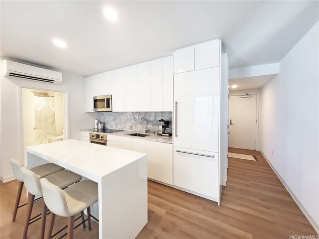 987 Queen Street 1404, Honolulu, HI 96814