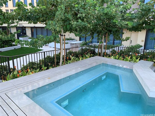 987 Queen Street 1404, Honolulu, HI 96814