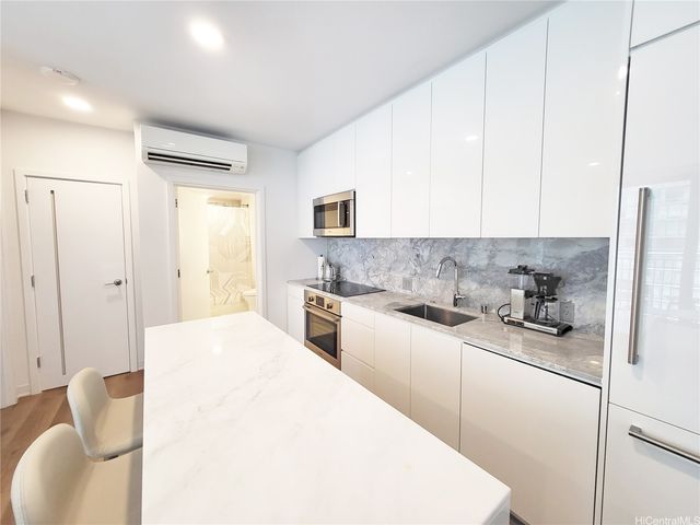 987 Queen Street 1404, Honolulu, HI 96814