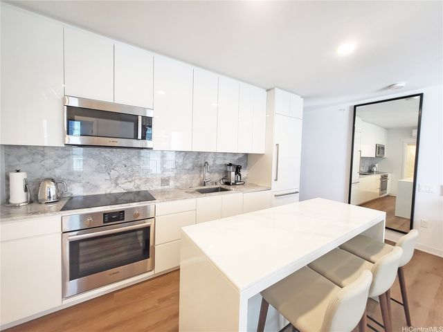 987 Queen Street 1404, Honolulu, HI 96814