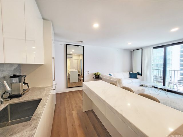 987 Queen Street 1404, Honolulu, HI 96814
