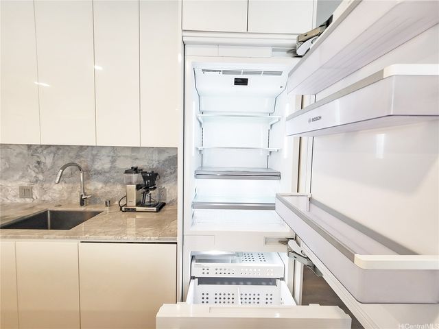 987 Queen Street 1404, Honolulu, HI 96814