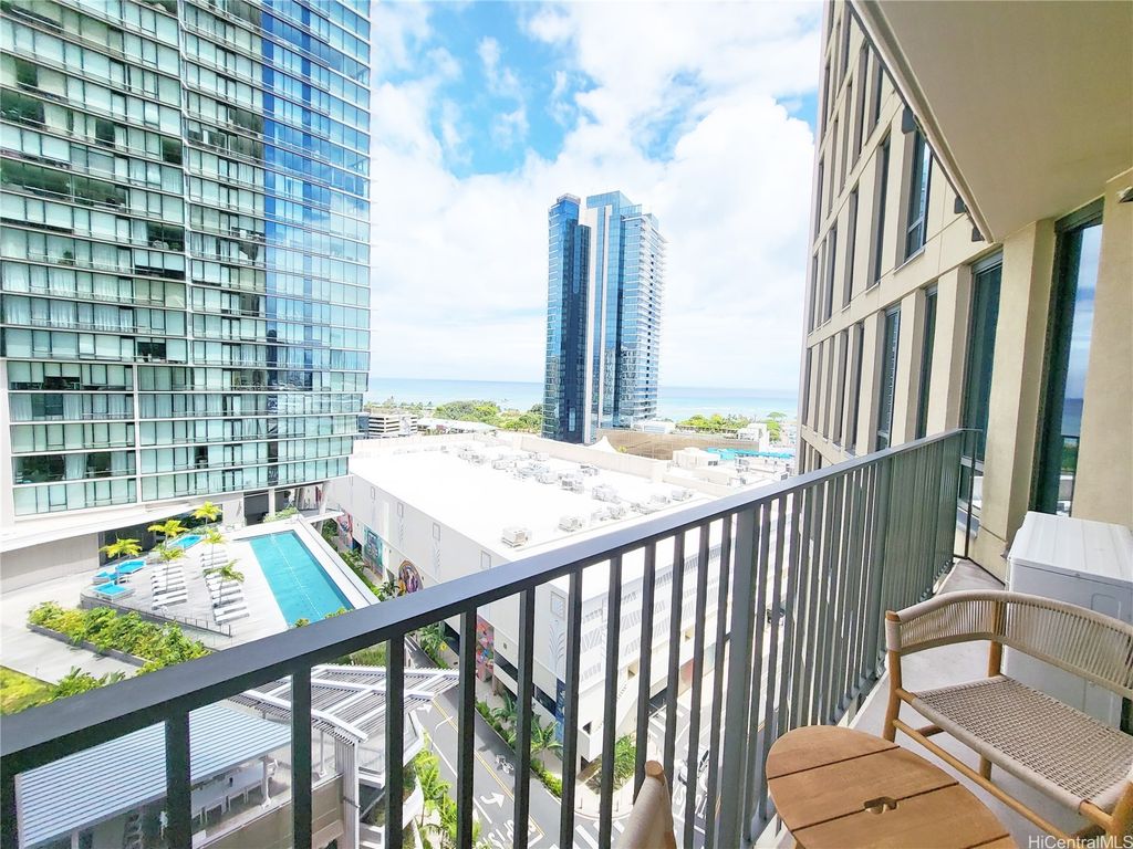 987 Queen Street 1404, Honolulu, HI 96814