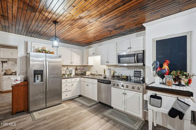 5186 Lick Creek Road, Clinchco, VA 24226