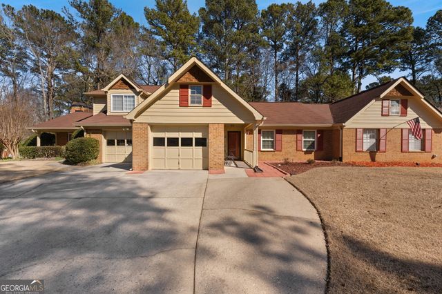 2 Dover Trail, Peachtree City, GA 30269