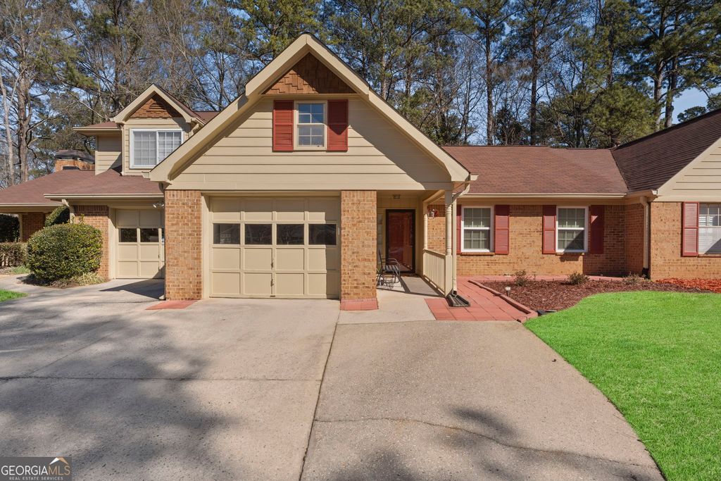2 Dover Trail, Peachtree City, GA 30269