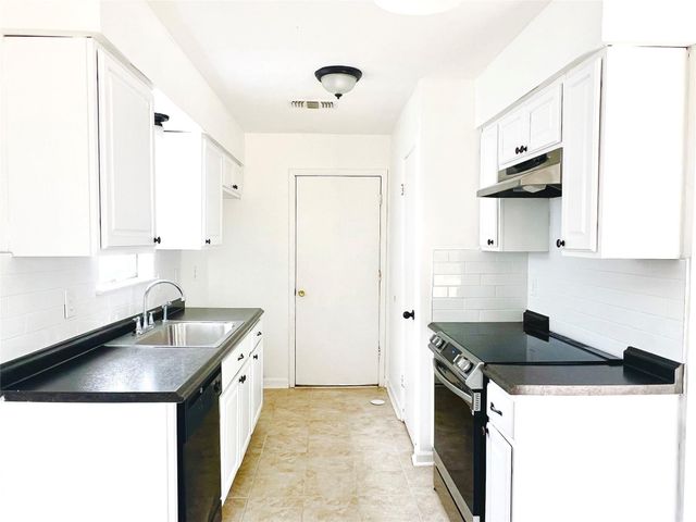 4225 Ambassador Way, Balch Springs, TX 75180