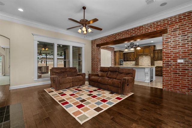 806 Chartres Drive, Shreveport, LA 71115