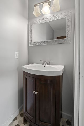 968 Old Nashville Hwy, Mc Ewen, TN 37101