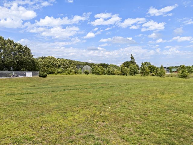 968 Old Nashville Hwy, Mc Ewen, TN 37101