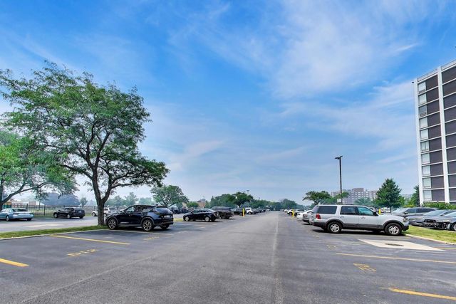 8809 W Golf Road 7F, Niles, IL 60714