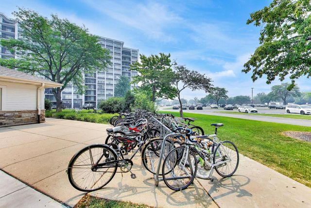 8809 W Golf Road 7F, Niles, IL 60714