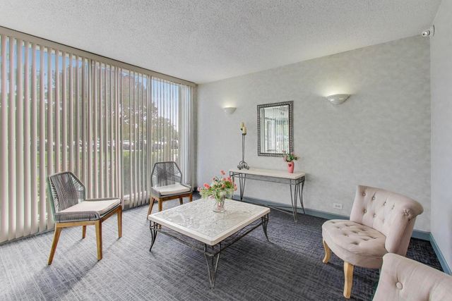 8809 W Golf Road 7F, Niles, IL 60714