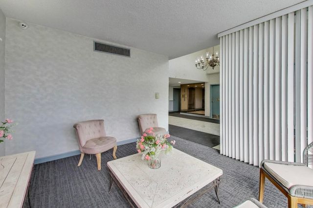 8809 W Golf Road 7F, Niles, IL 60714