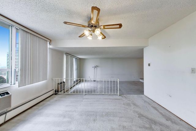 8809 W Golf Road 7F, Niles, IL 60714