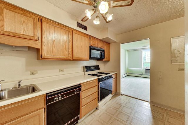8809 W Golf Road 7F, Niles, IL 60714