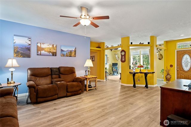 251 N Goldeneye Drive, Hoodsport, WA 98548