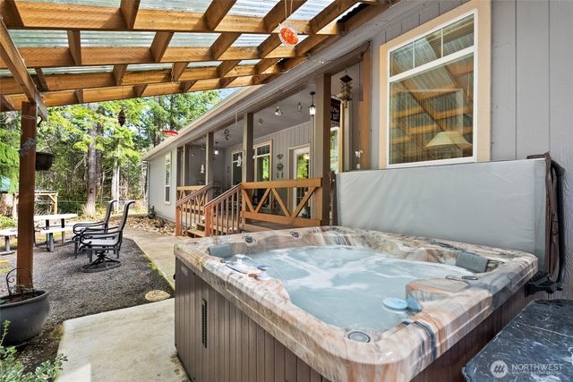 251 N Goldeneye Drive, Hoodsport, WA 98548