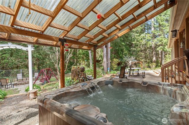 251 N Goldeneye Drive, Hoodsport, WA 98548