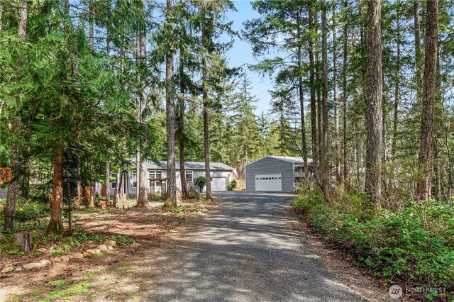251 N Goldeneye Drive, Hoodsport, WA 98548