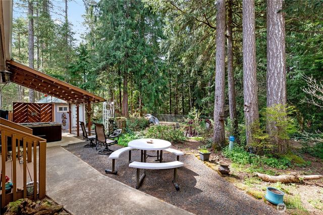 251 N Goldeneye Drive, Hoodsport, WA 98548
