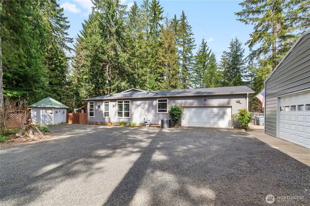 251 N Goldeneye Drive, Hoodsport, WA 98548
