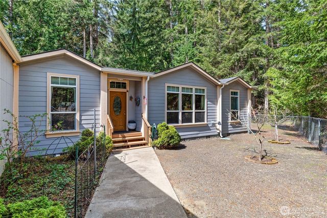 251 N Goldeneye Drive, Hoodsport, WA 98548