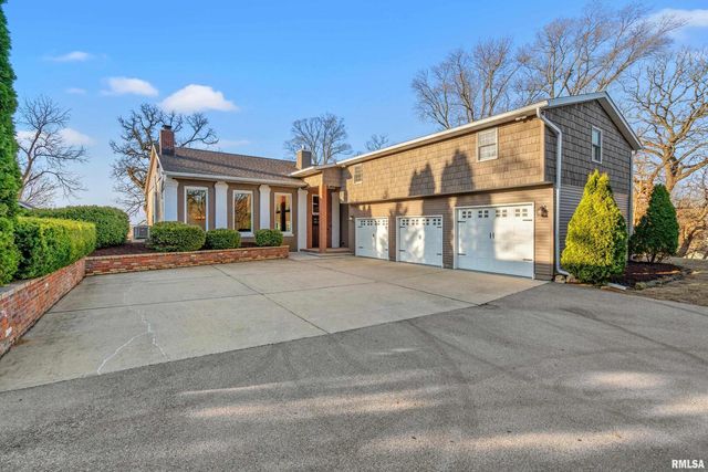 7216 VALLEY Drive, Bettendorf, IA 52722