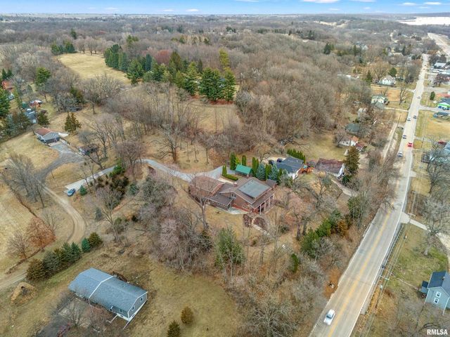 7216 VALLEY Drive, Bettendorf, IA 52722