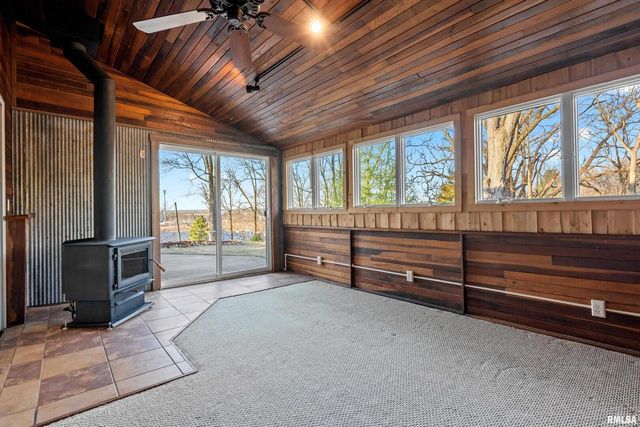 7216 VALLEY Drive, Bettendorf, IA 52722