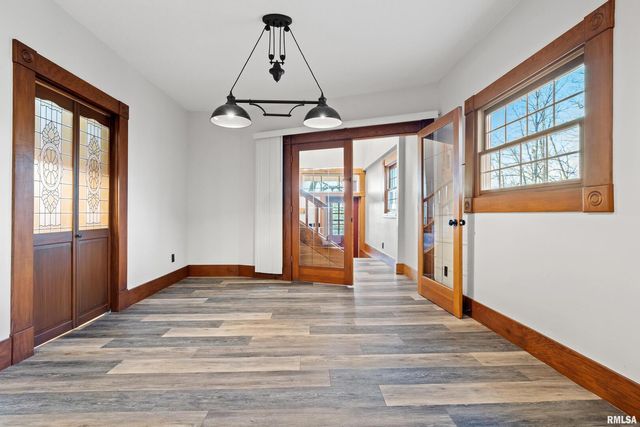 7216 VALLEY Drive, Bettendorf, IA 52722