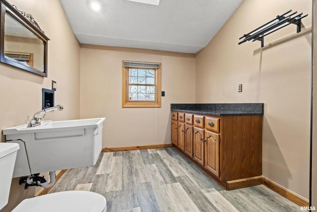 7216 VALLEY Drive, Bettendorf, IA 52722