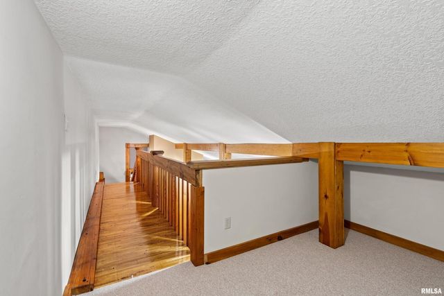 7216 VALLEY Drive, Bettendorf, IA 52722