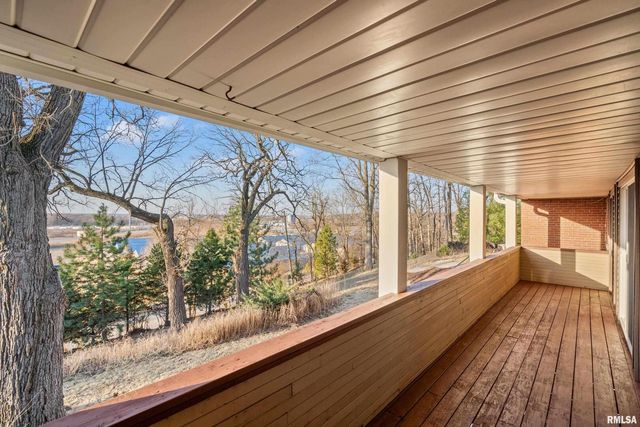 7216 VALLEY Drive, Bettendorf, IA 52722