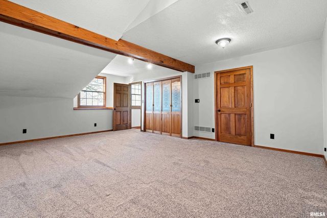 7216 VALLEY Drive, Bettendorf, IA 52722