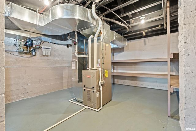 7216 VALLEY Drive, Bettendorf, IA 52722