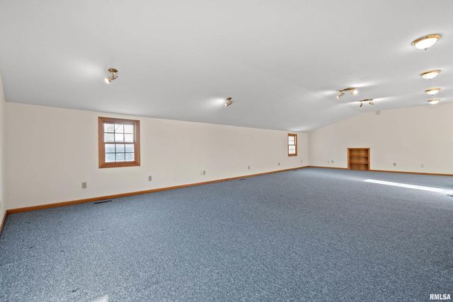 7216 VALLEY Drive, Bettendorf, IA 52722