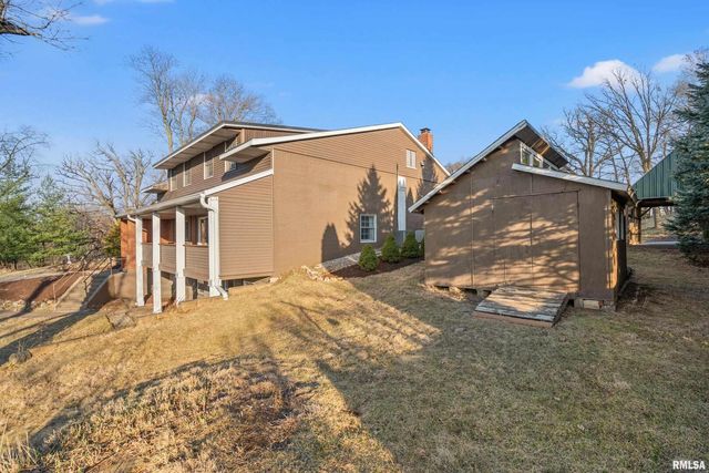 7216 VALLEY Drive, Bettendorf, IA 52722