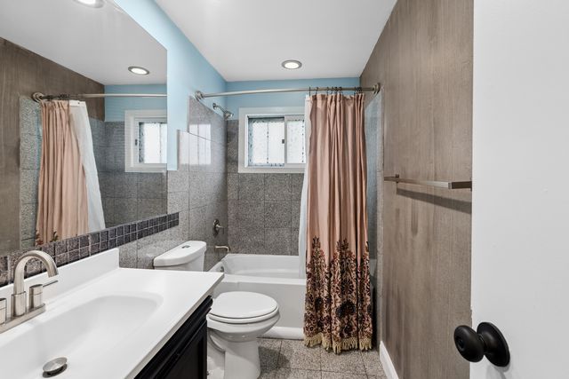 173 Plainview Drive, Bolingbrook, IL 60440