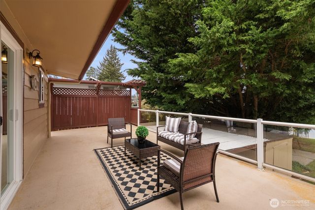 2403 185th Avenue E, Lake Tapps, WA 98391