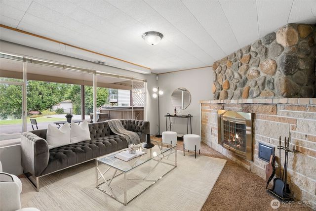 2403 185th Avenue E, Lake Tapps, WA 98391