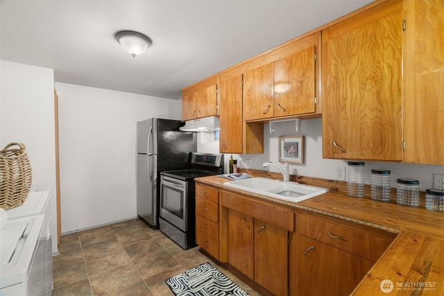 2403 185th Avenue E, Lake Tapps, WA 98391