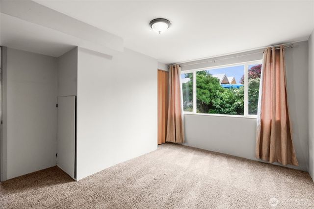 2403 185th Avenue E, Lake Tapps, WA 98391
